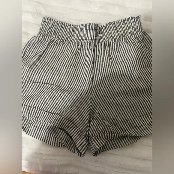 Reformation Light Gray & White Striped High Waist Women’s Shorts - Picture 9 of 13
